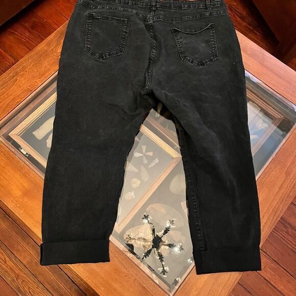 SHEIN Black Jeans Ripped Knees Capri 4XL Like NEW - Picture 8 of 16
